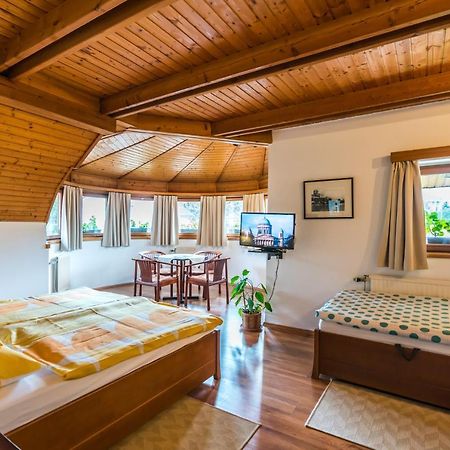 Szent Kristóf Panzió és Apartmanok Esztergom Exterior foto