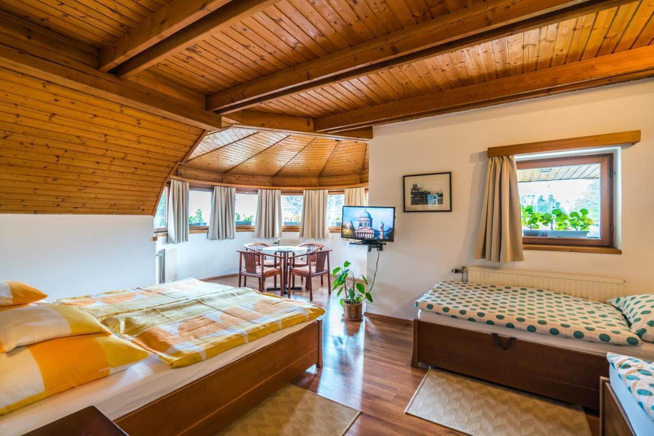 Szent Kristóf Panzió és Apartmanok Esztergom Exterior foto