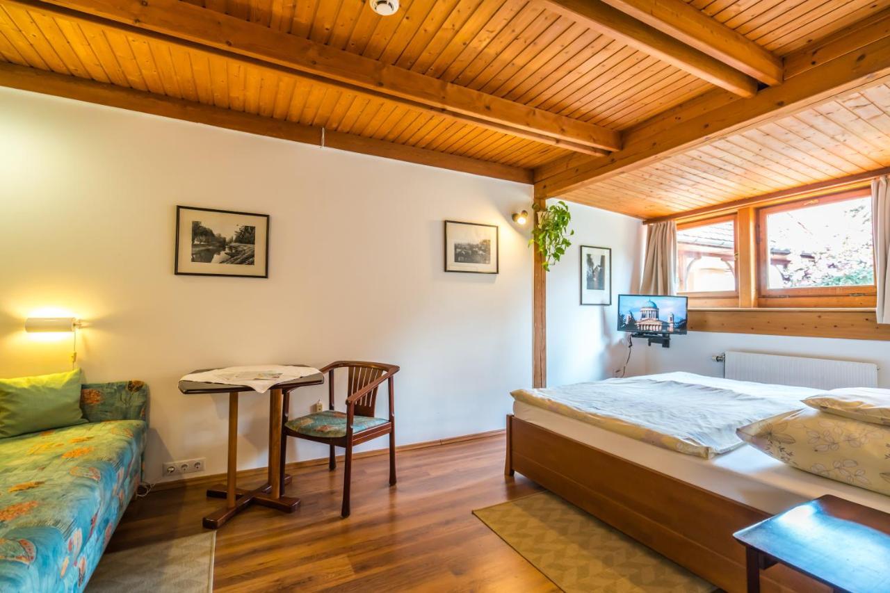 Szent Kristóf Panzió és Apartmanok Esztergom Exterior foto