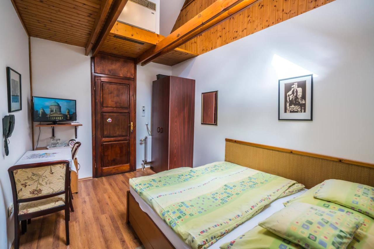 Szent Kristóf Panzió és Apartmanok Esztergom Exterior foto