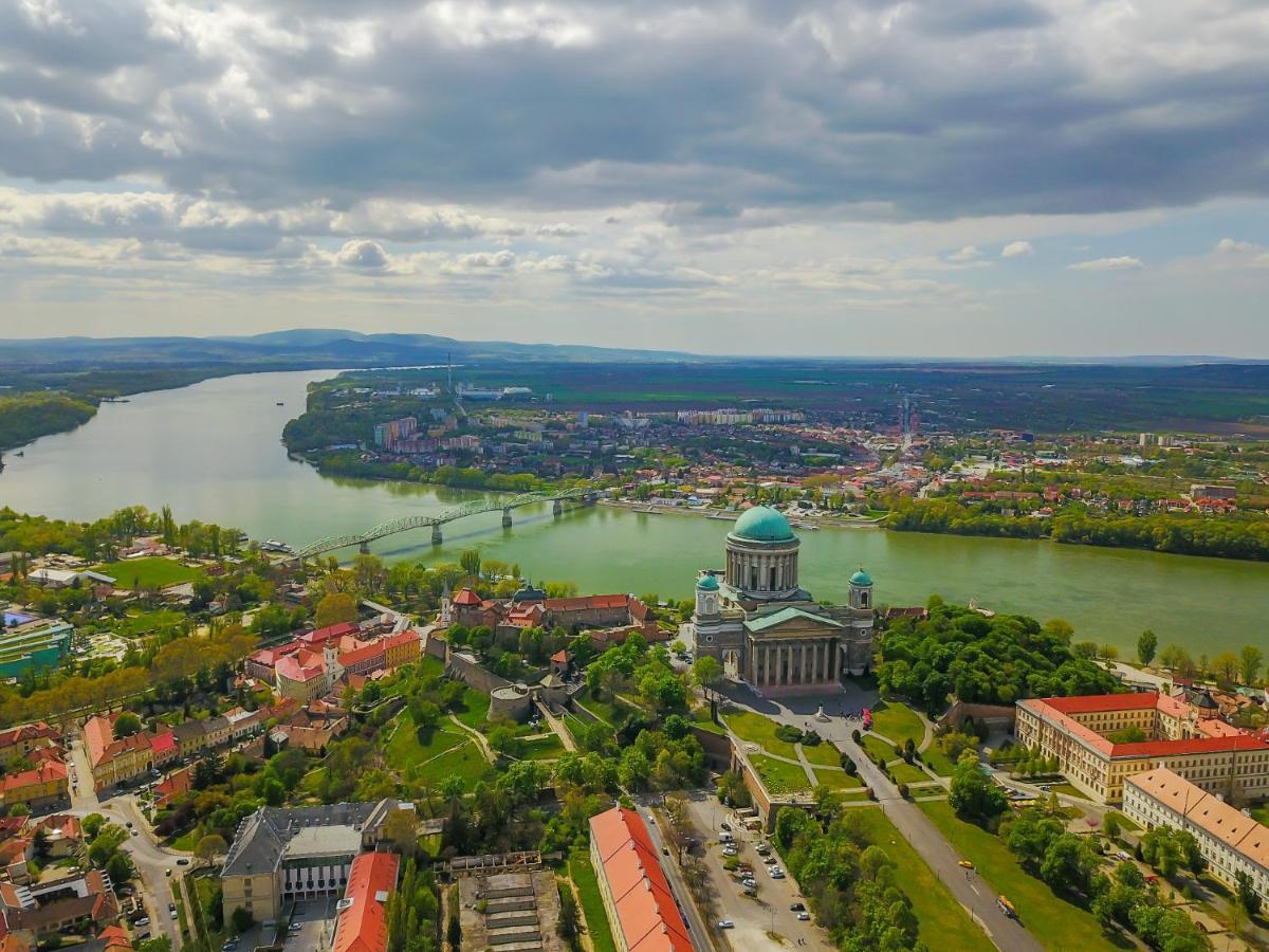 Szent Kristóf Panzió és Apartmanok Esztergom Exterior foto