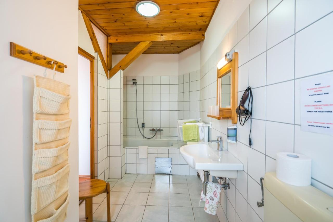 Szent Kristóf Panzió és Apartmanok Esztergom Exterior foto