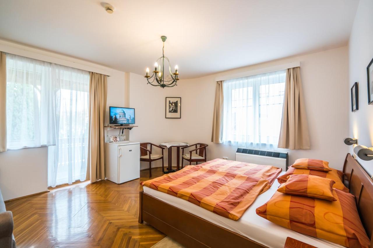 Szent Kristóf Panzió és Apartmanok Esztergom Exterior foto