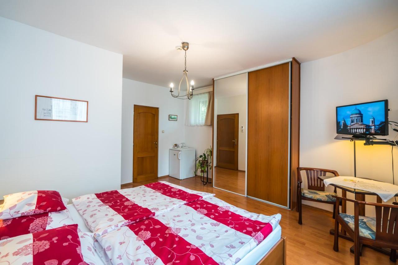 Szent Kristóf Panzió és Apartmanok Esztergom Exterior foto