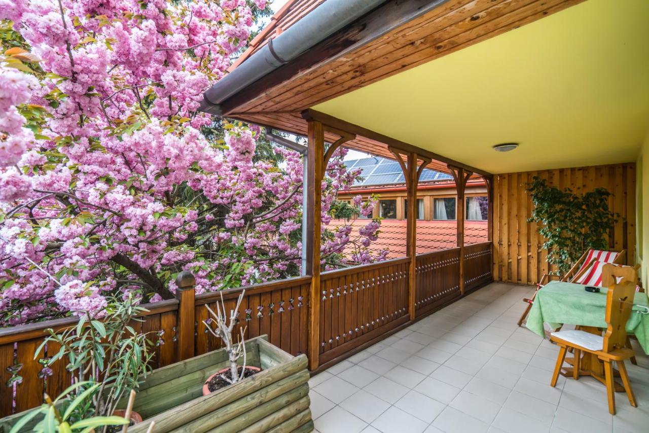 Szent Kristóf Panzió és Apartmanok Esztergom Exterior foto